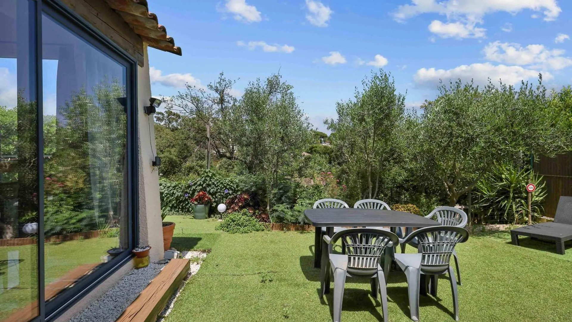 Mazet 1 Chambre Avec Jardin Sainte-Maxime 0*,  France